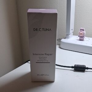 Farmasi Dr. C. Tuna Intensive Repair Shampoo - White and Purple